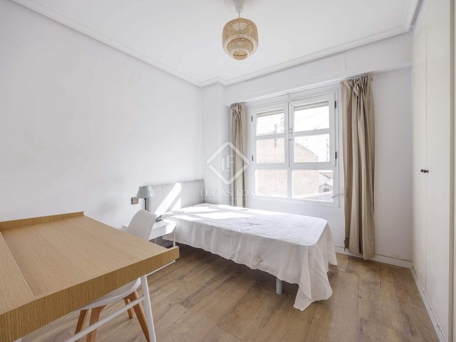 4 soverom Leilighet til leie i Valencia by med garasje - € 2 100 (Ref: 8898149)