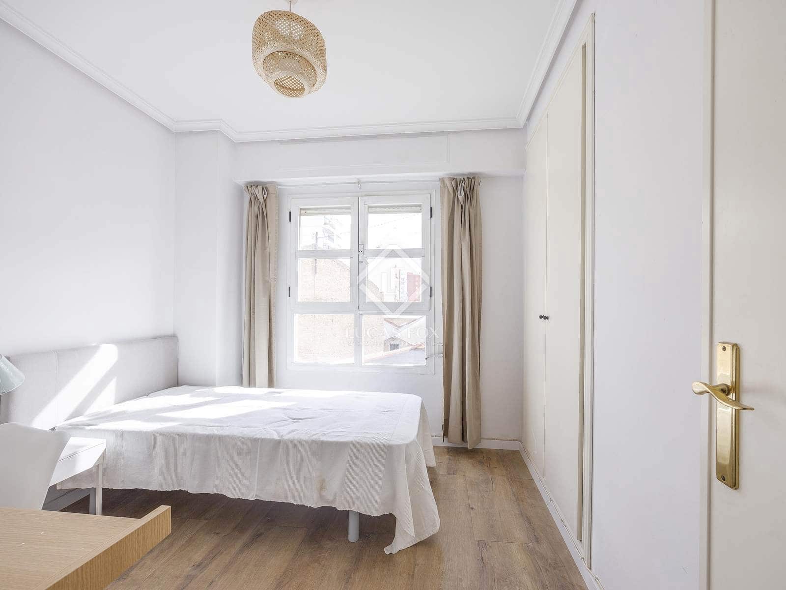 4 soverom Leilighet til leie i Valencia by med garasje - € 2 100 (Ref: 8898149)