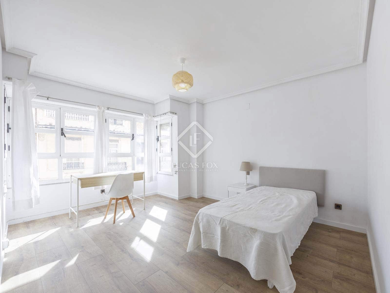 4 soverom Leilighet til leie i Valencia by med garasje - € 2 100 (Ref: 8898149)