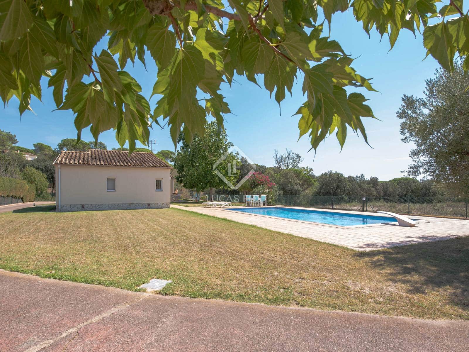4 bedroom Villa for sale in Santa Cristina d'Aro with pool garage - € 710,000 (Ref: 8902742)