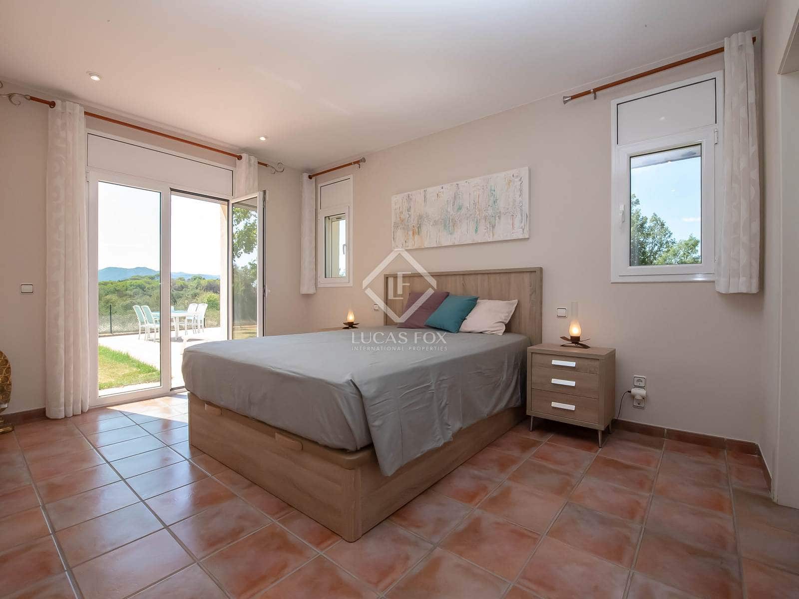 4 bedroom Villa for sale in Santa Cristina d'Aro with pool garage - € 710,000 (Ref: 8902742)