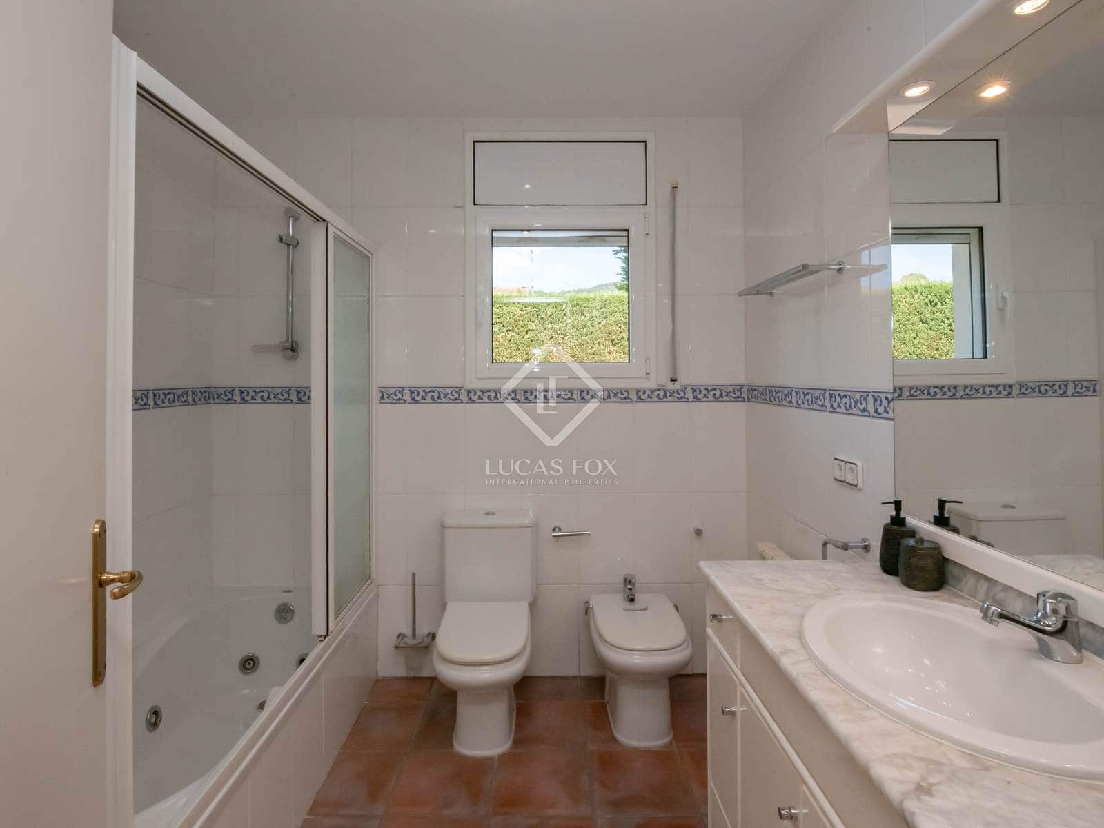 4 bedroom Villa for sale in Santa Cristina d'Aro with pool garage - € 710,000 (Ref: 8902742)