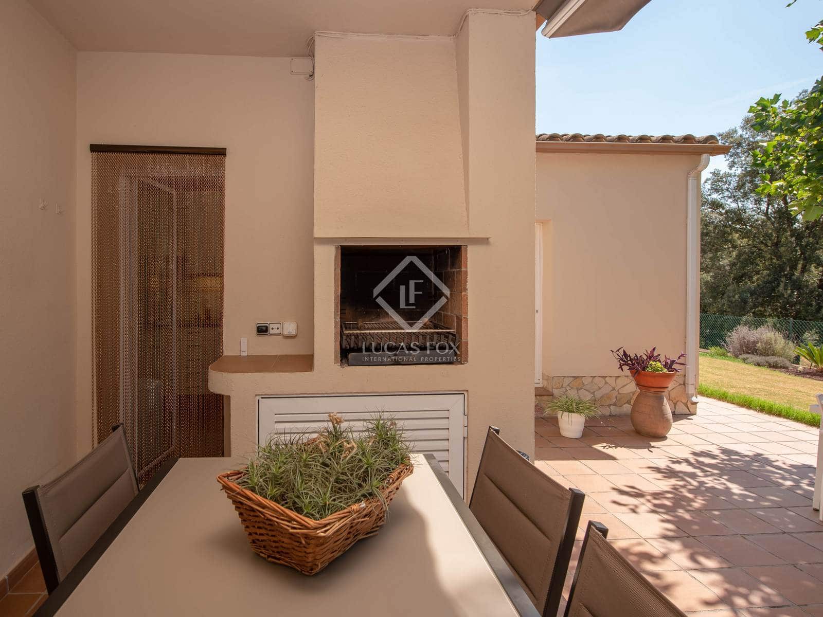 4 bedroom Villa for sale in Santa Cristina d'Aro with pool garage - € 710,000 (Ref: 8902742)