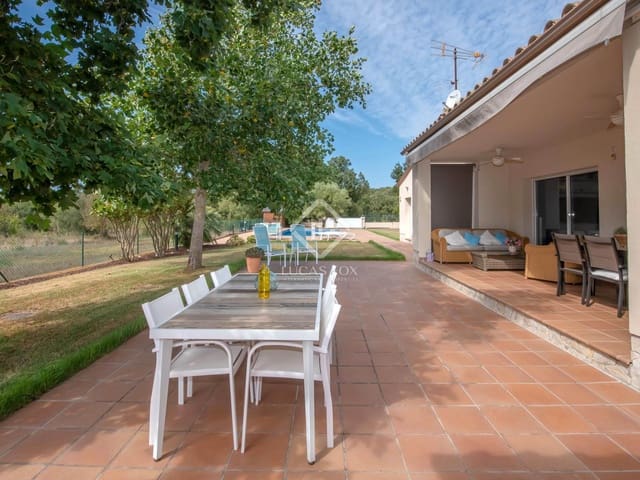4 bedroom Villa for sale in Santa Cristina d'Aro with pool garage - € 710,000 (Ref: 8902742)