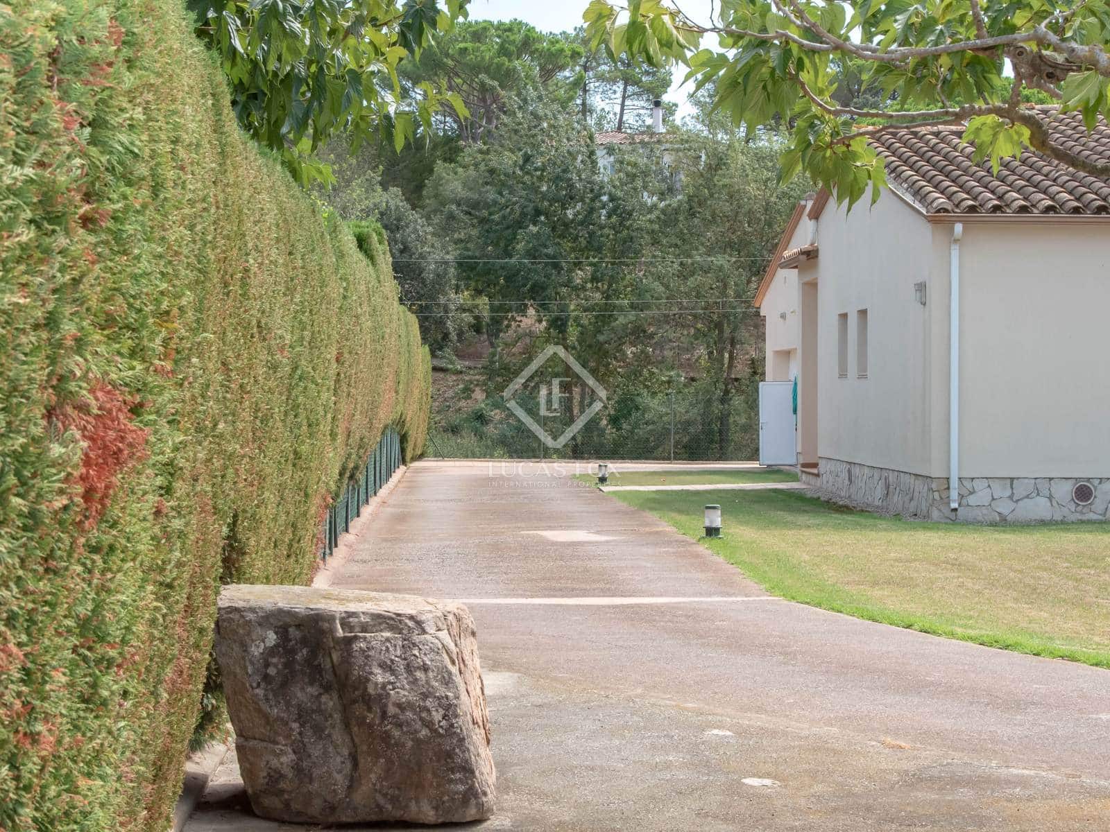 4 bedroom Villa for sale in Santa Cristina d'Aro with pool garage - € 710,000 (Ref: 8902742)