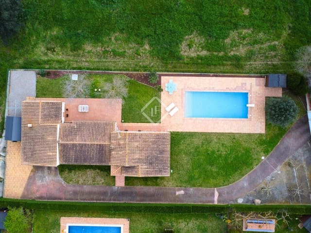 4 bedroom Villa for sale in Santa Cristina d'Aro with pool garage - € 710,000 (Ref: 8902742)