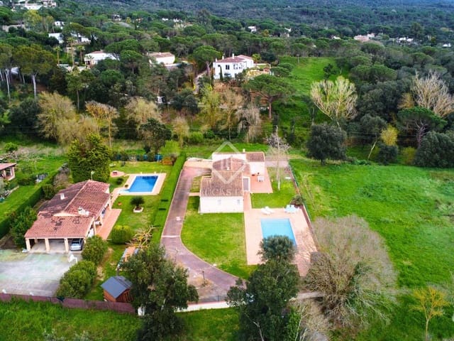 4 bedroom Villa for sale in Santa Cristina d'Aro with pool garage - € 710,000 (Ref: 8902742)