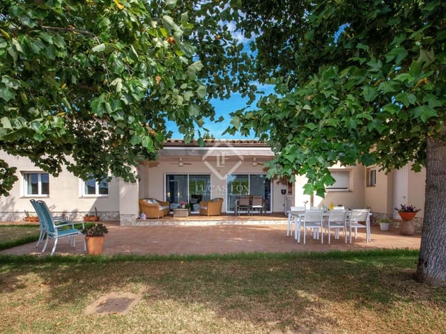 4 bedroom Villa for sale in Santa Cristina d'Aro with pool garage - € 710,000 (Ref: 8902742)