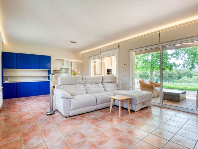 4 camera da letto Villa in vendita in Santa Cristina d'Aro con piscina garage - 680.000 € (Rif: 8902742)