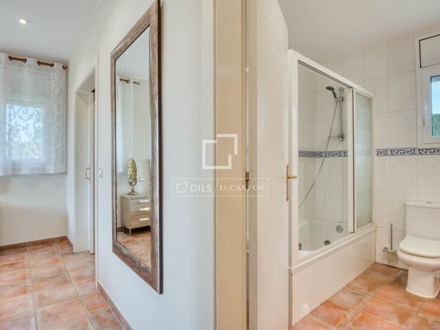 4 camera da letto Villa in vendita in Santa Cristina d'Aro con piscina garage - 680.000 € (Rif: 8902742)