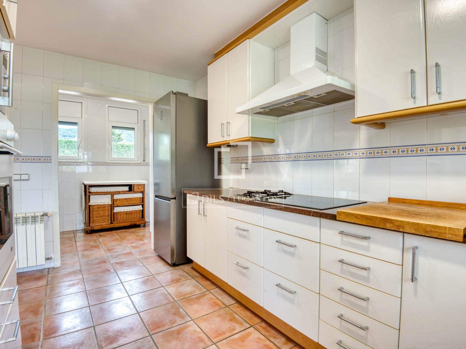 4 bedroom Villa for sale in Santa Cristina d'Aro with pool garage - € 680,000 (Ref: 8902742)