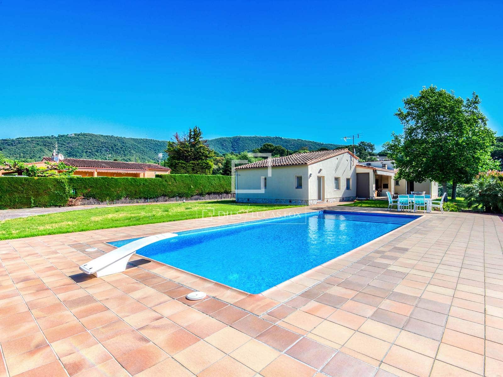 4 bedroom Villa for sale in Santa Cristina d'Aro with pool garage - € 680,000 (Ref: 8902742)