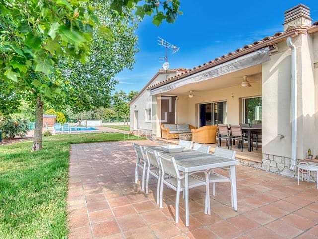 4 camera da letto Villa in vendita in Santa Cristina d'Aro con piscina garage - 680.000 € (Rif: 8902742)