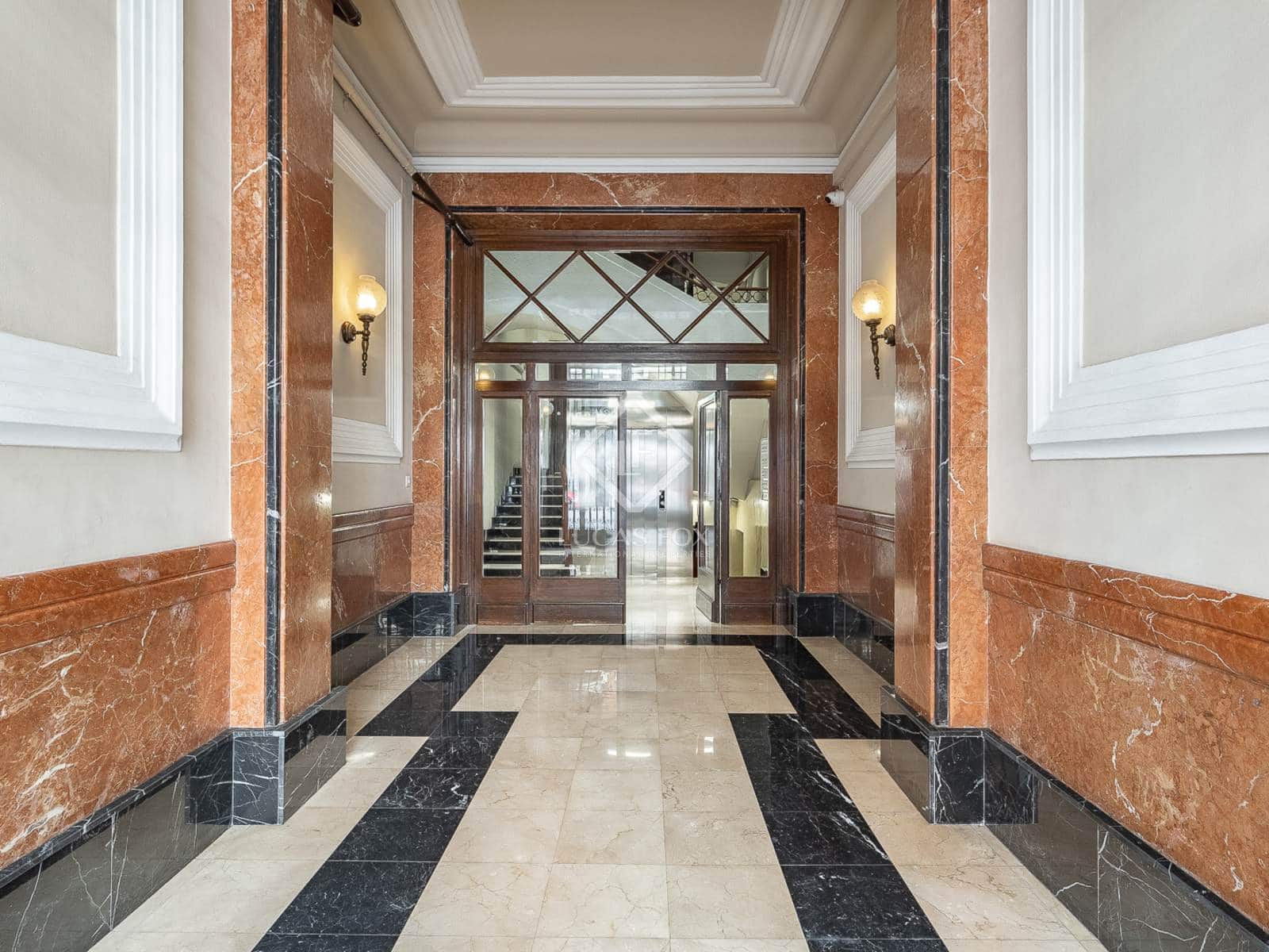 3 slaapkamer Appartement te koop in Barcelona stad - € 1.100.000 (Ref: 8905719)