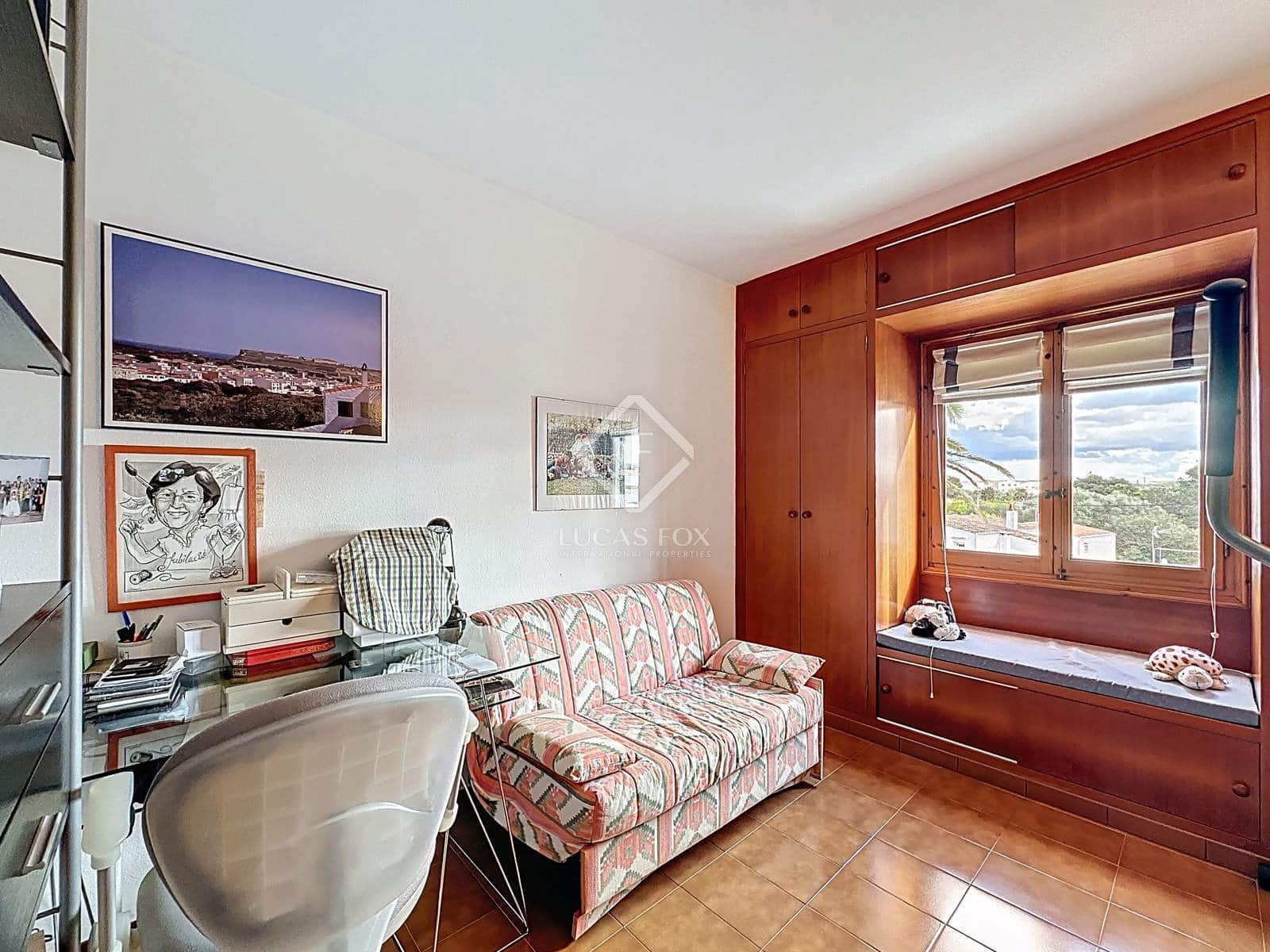 5 quarto Moradia para venda em Es Castell com garagem - 660 000 € (Ref: 8906274)