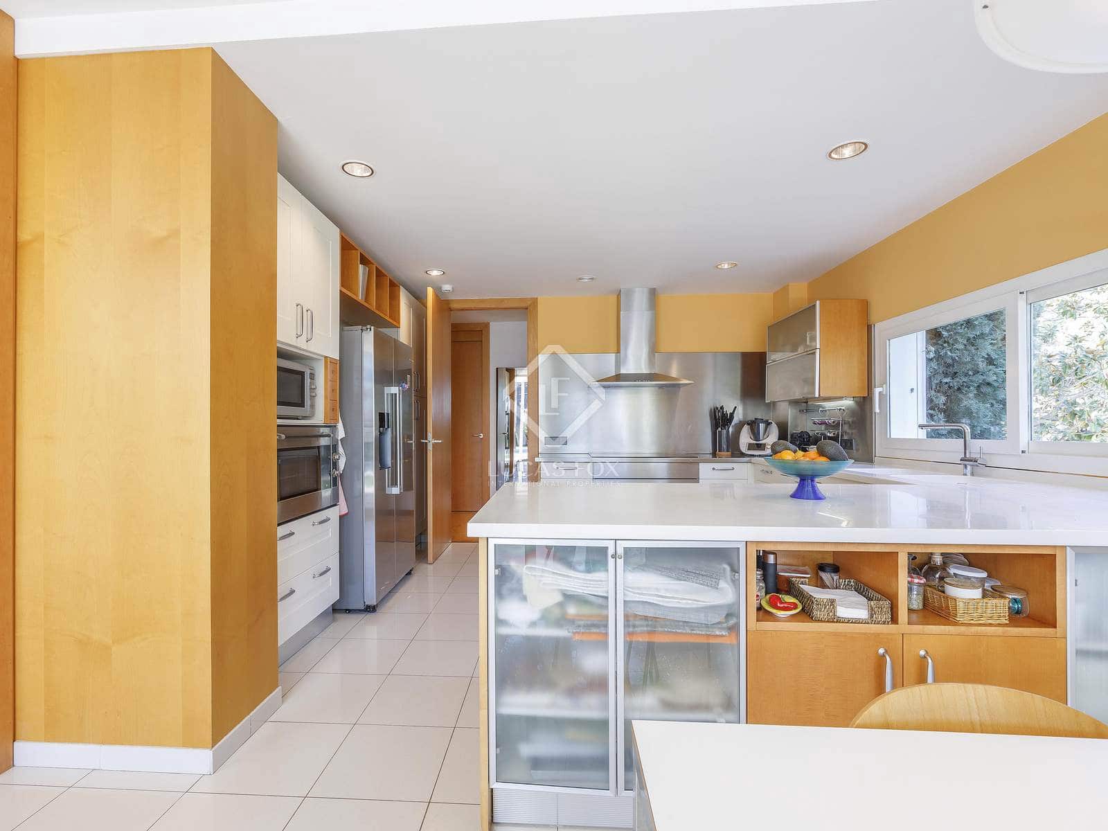 7 bedroom Villa for sale in Godella with pool - € 2,200,000 (Ref: 8910029)