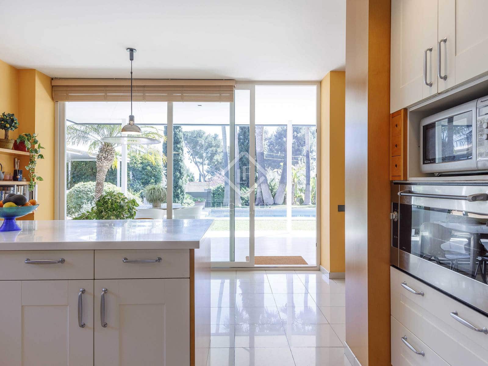 7 bedroom Villa for sale in Godella with pool - € 2,200,000 (Ref: 8910029)