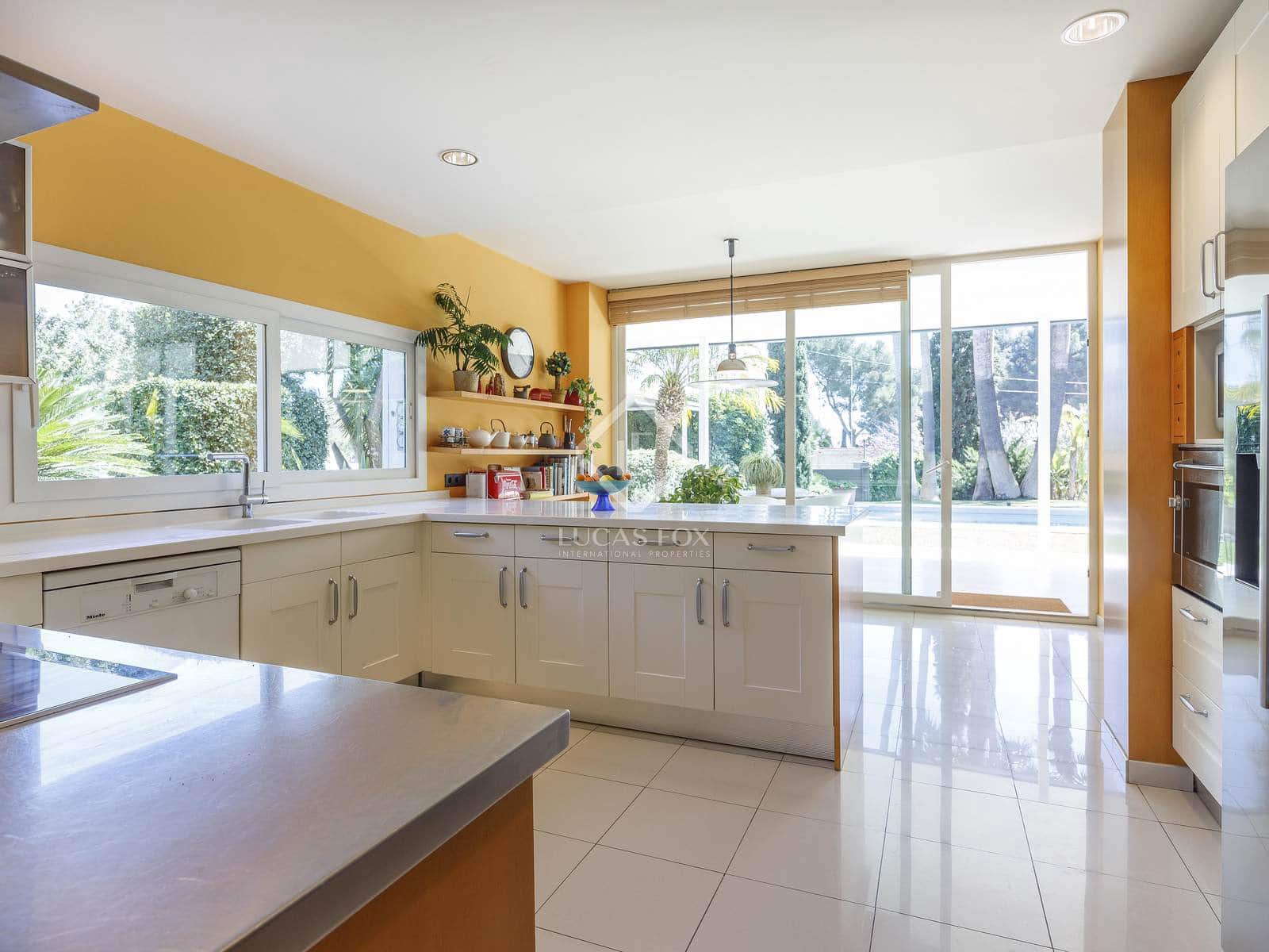 7 bedroom Villa for sale in Godella with pool - € 2,200,000 (Ref: 8910029)