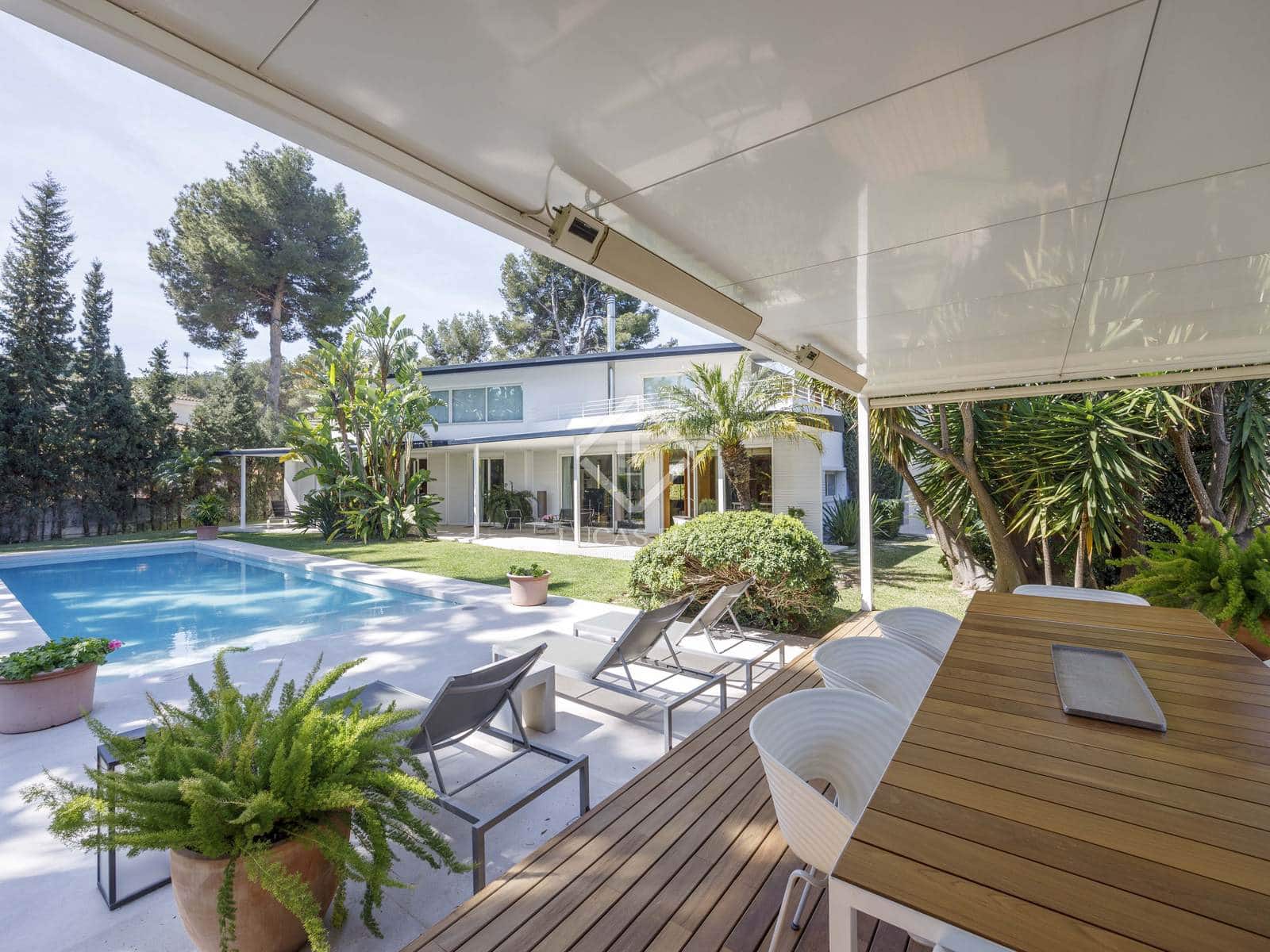 7 bedroom Villa for sale in Godella with pool - € 2,200,000 (Ref: 8910029)