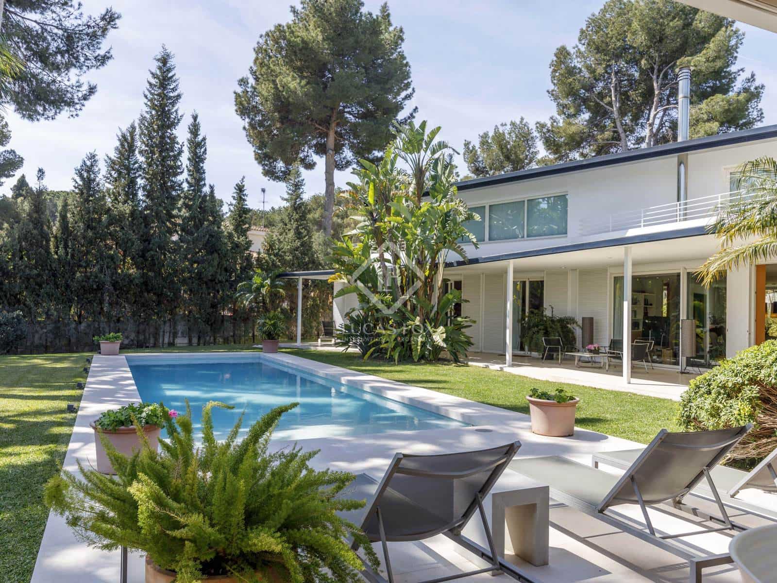 7 bedroom Villa for sale in Godella with pool - € 2,200,000 (Ref: 8910029)