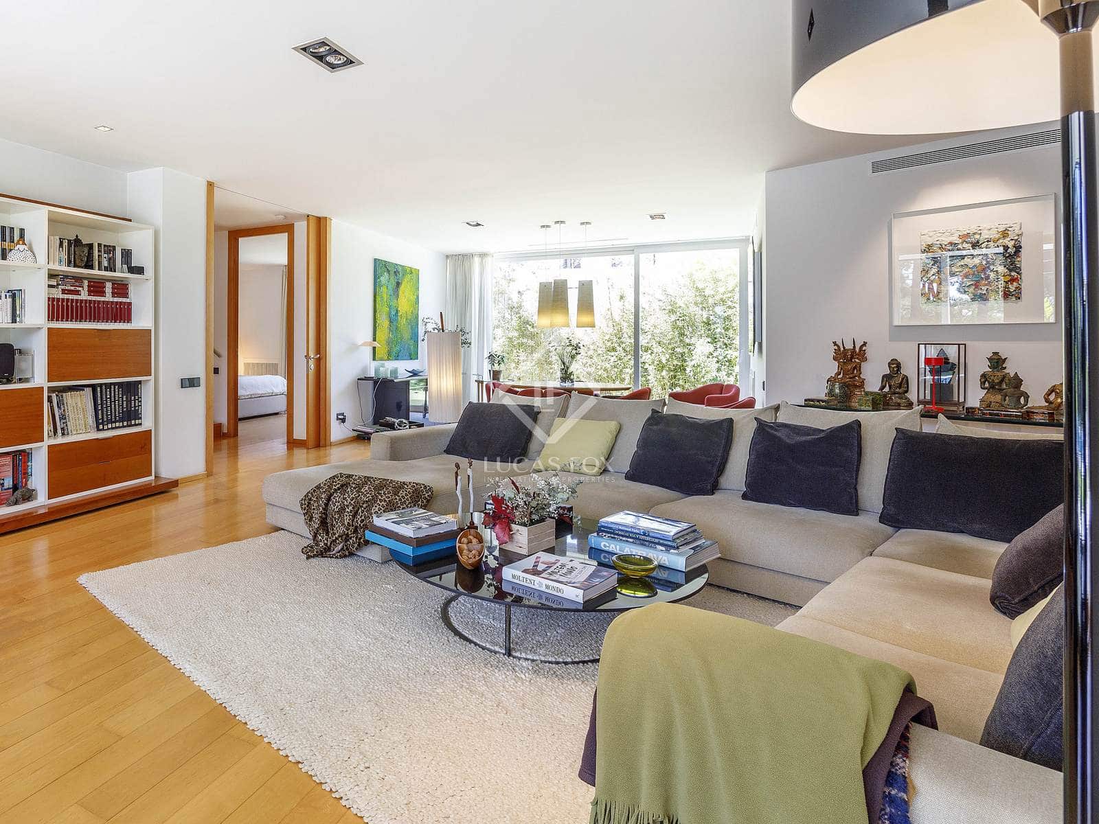 7 bedroom Villa for sale in Godella with pool - € 2,200,000 (Ref: 8910029)