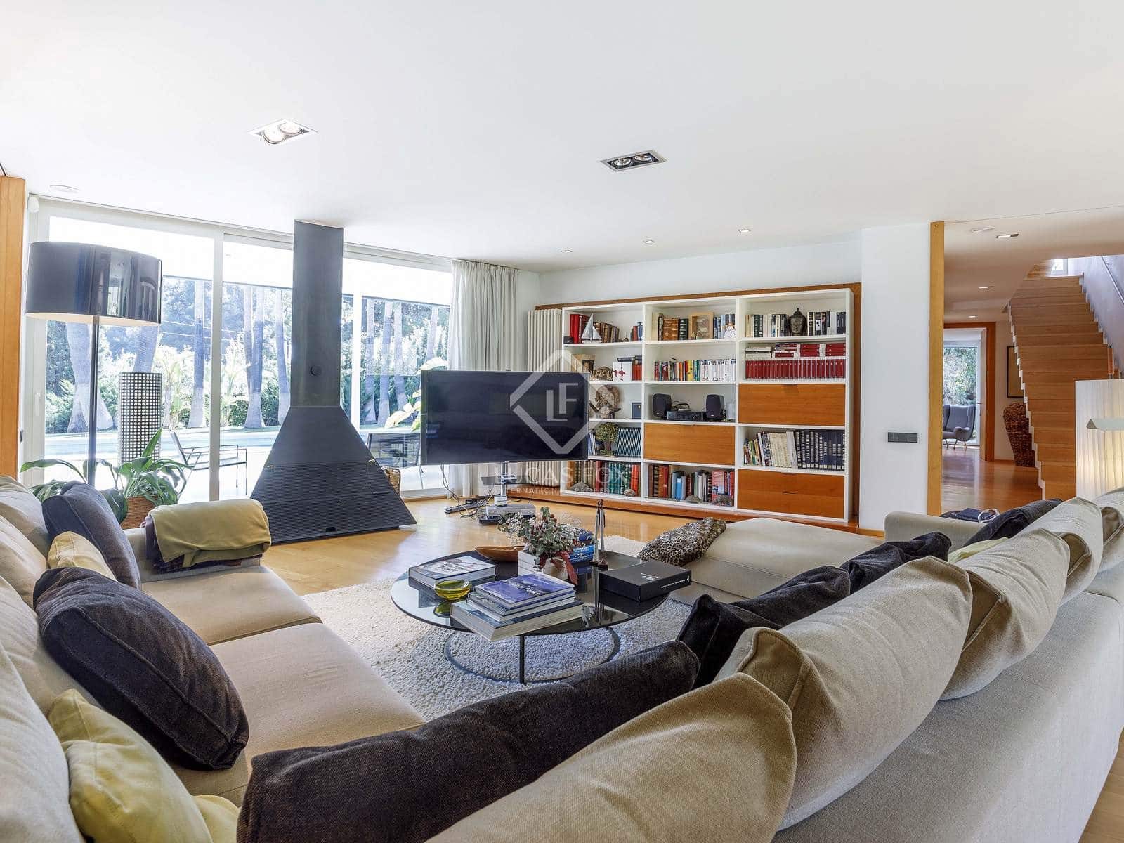 7 bedroom Villa for sale in Godella with pool - € 2,200,000 (Ref: 8910029)