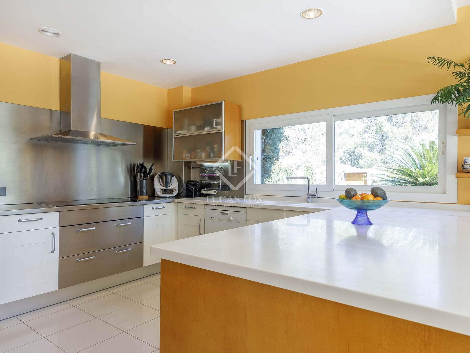 7 bedroom Villa for sale in Godella with pool - € 2,200,000 (Ref: 8910029)