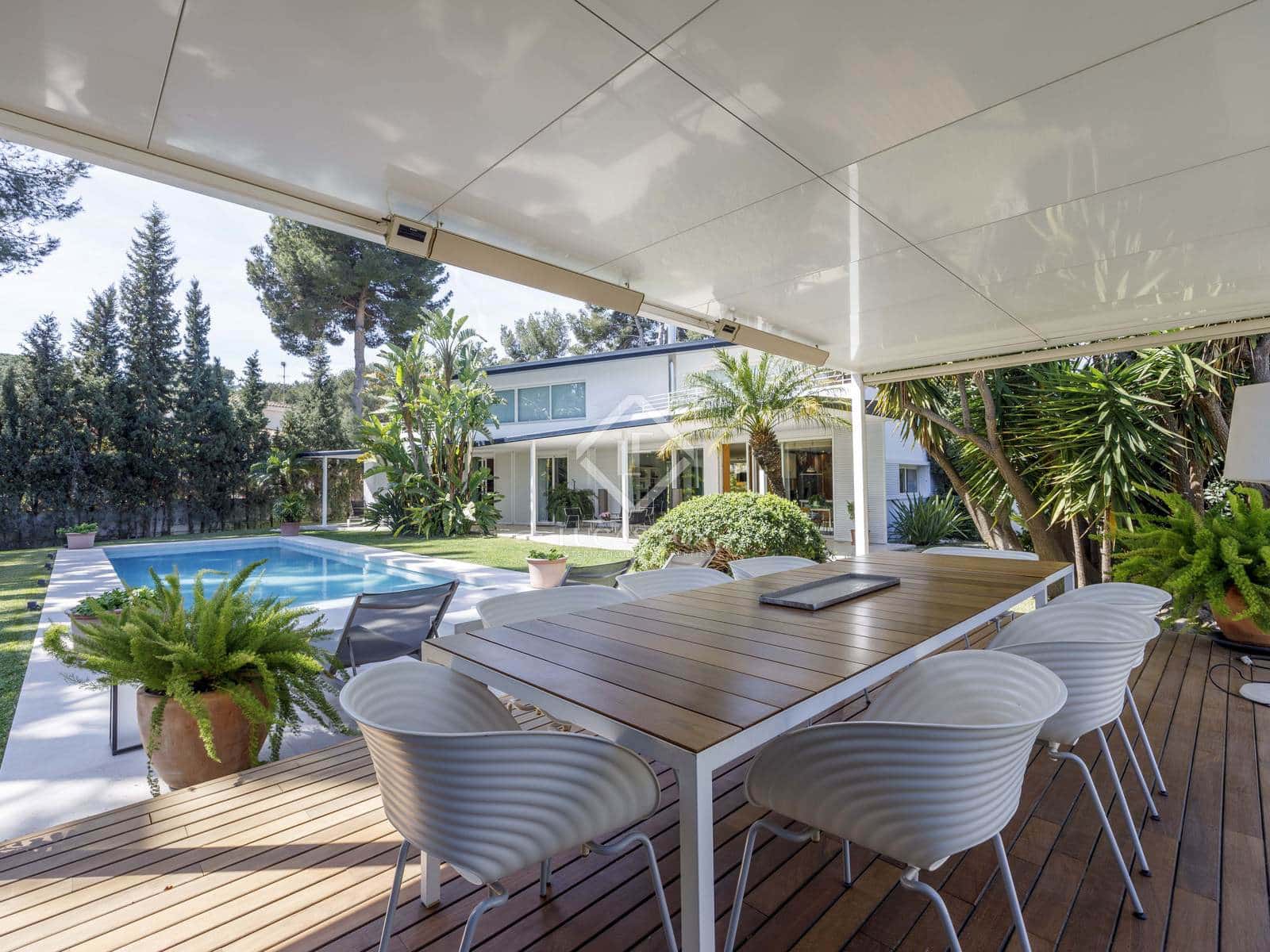 7 bedroom Villa for sale in Godella with pool - € 2,200,000 (Ref: 8910029)