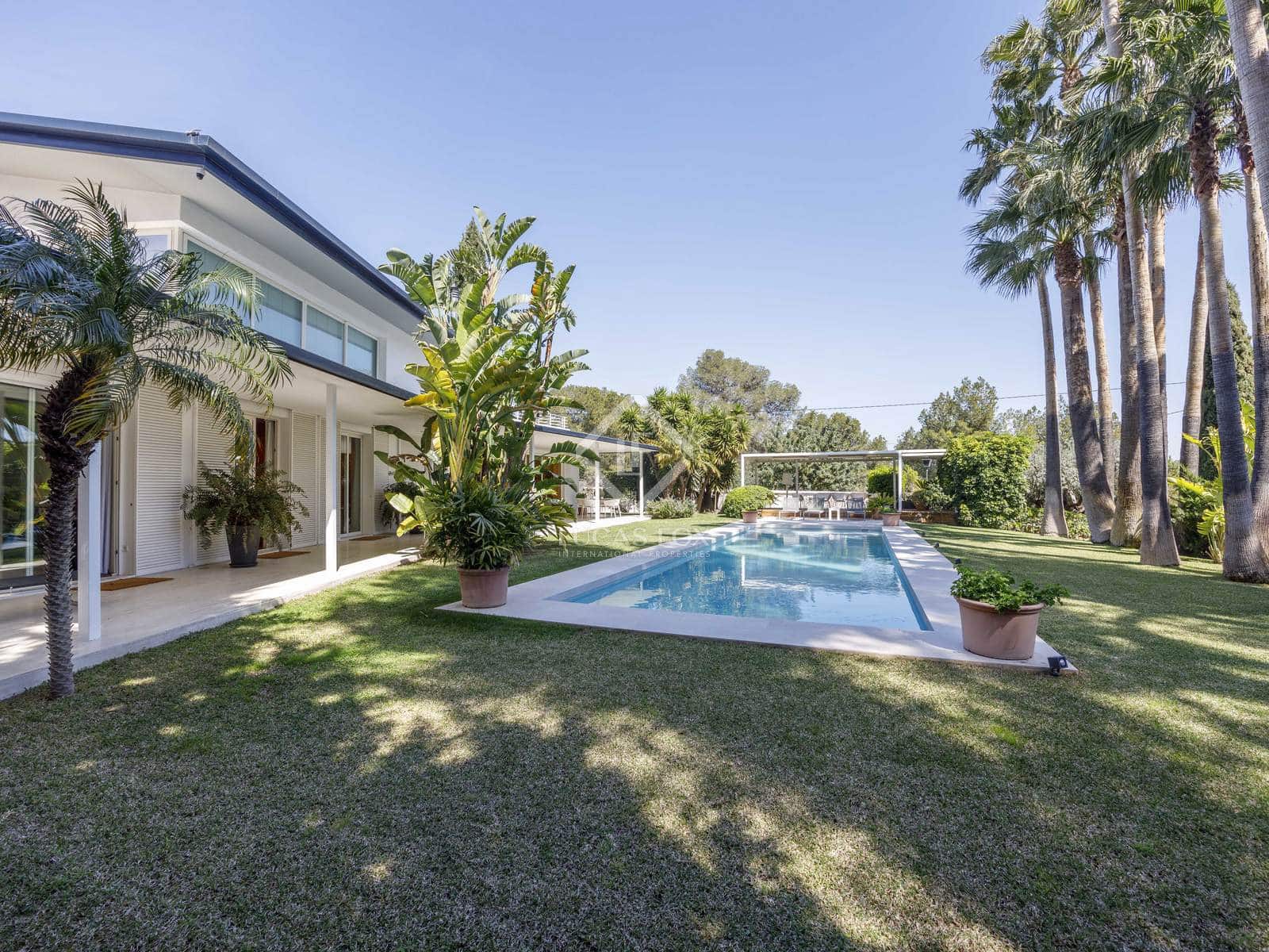 7 bedroom Villa for sale in Godella with pool - € 2,200,000 (Ref: 8910029)