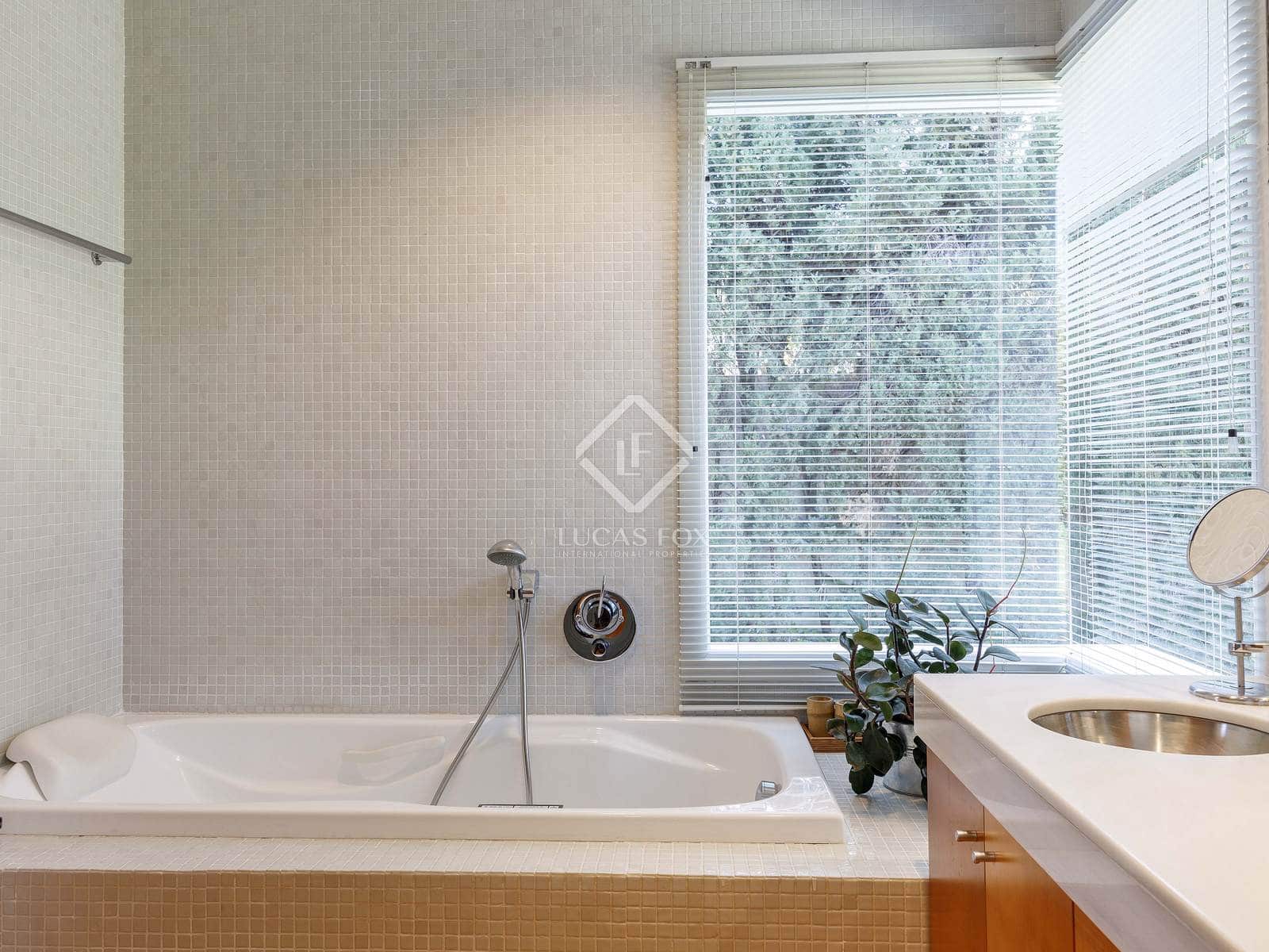 7 bedroom Villa for sale in Godella with pool - € 2,200,000 (Ref: 8910029)