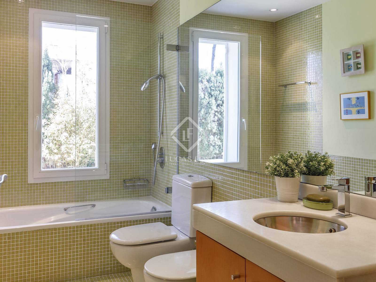 7 bedroom Villa for sale in Godella with pool - € 2,200,000 (Ref: 8910029)