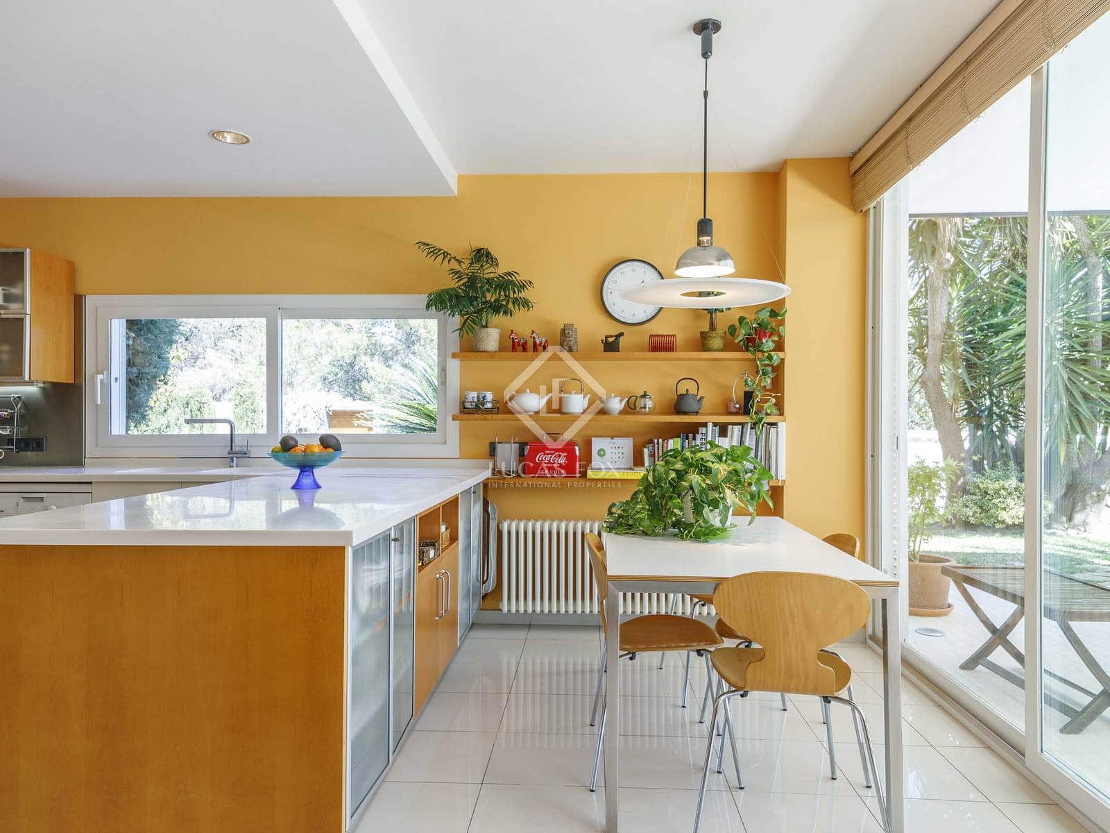 7 bedroom Villa for sale in Godella with pool - € 2,200,000 (Ref: 8910029)