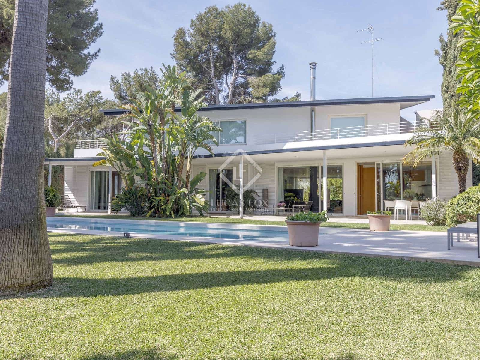 7 bedroom Villa for sale in Godella with pool - € 2,200,000 (Ref: 8910029)