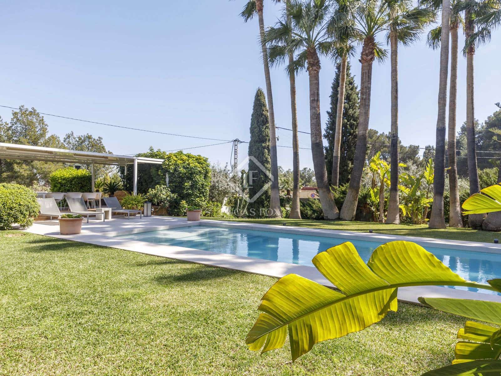 7 bedroom Villa for sale in Godella with pool - € 2,200,000 (Ref: 8910029)