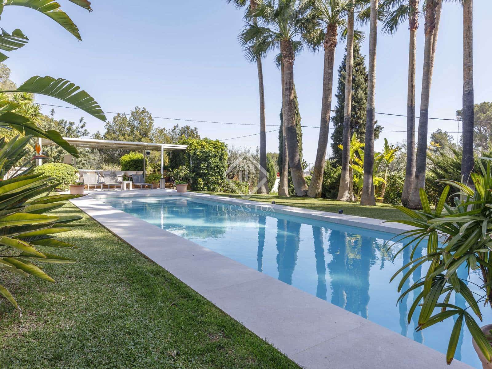 7 bedroom Villa for sale in Godella with pool - € 2,200,000 (Ref: 8910029)