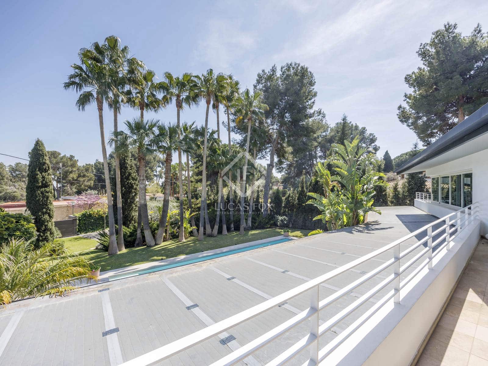 7 bedroom Villa for sale in Godella with pool - € 2,200,000 (Ref: 8910029)