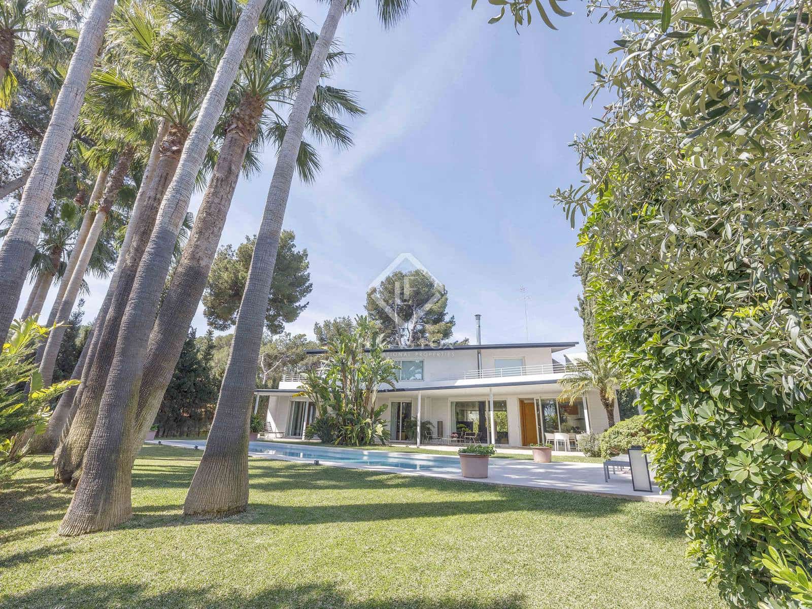 7 bedroom Villa for sale in Godella with pool - € 2,200,000 (Ref: 8910029)