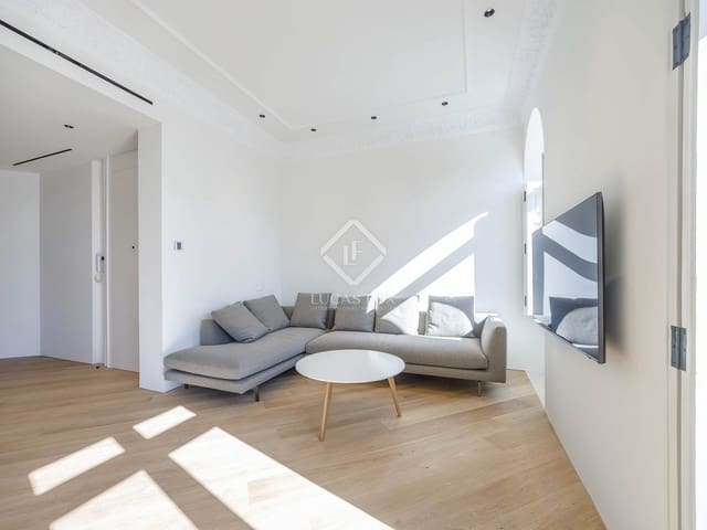 3 bedroom Apartment for rent in Valencia city - € 4,000 (Ref: 8910112)