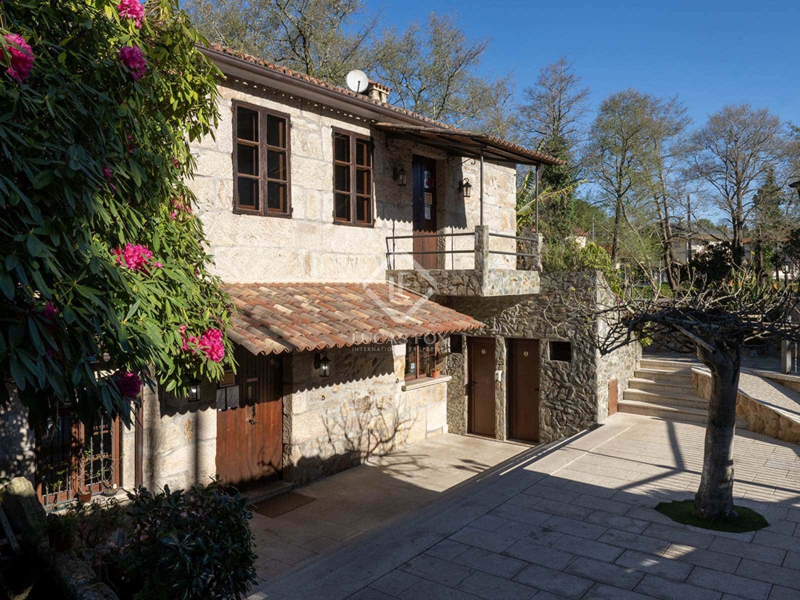 2 bedroom Finca/Country House for sale in Redondela with garage - € 780,000 (Ref: 8910586)