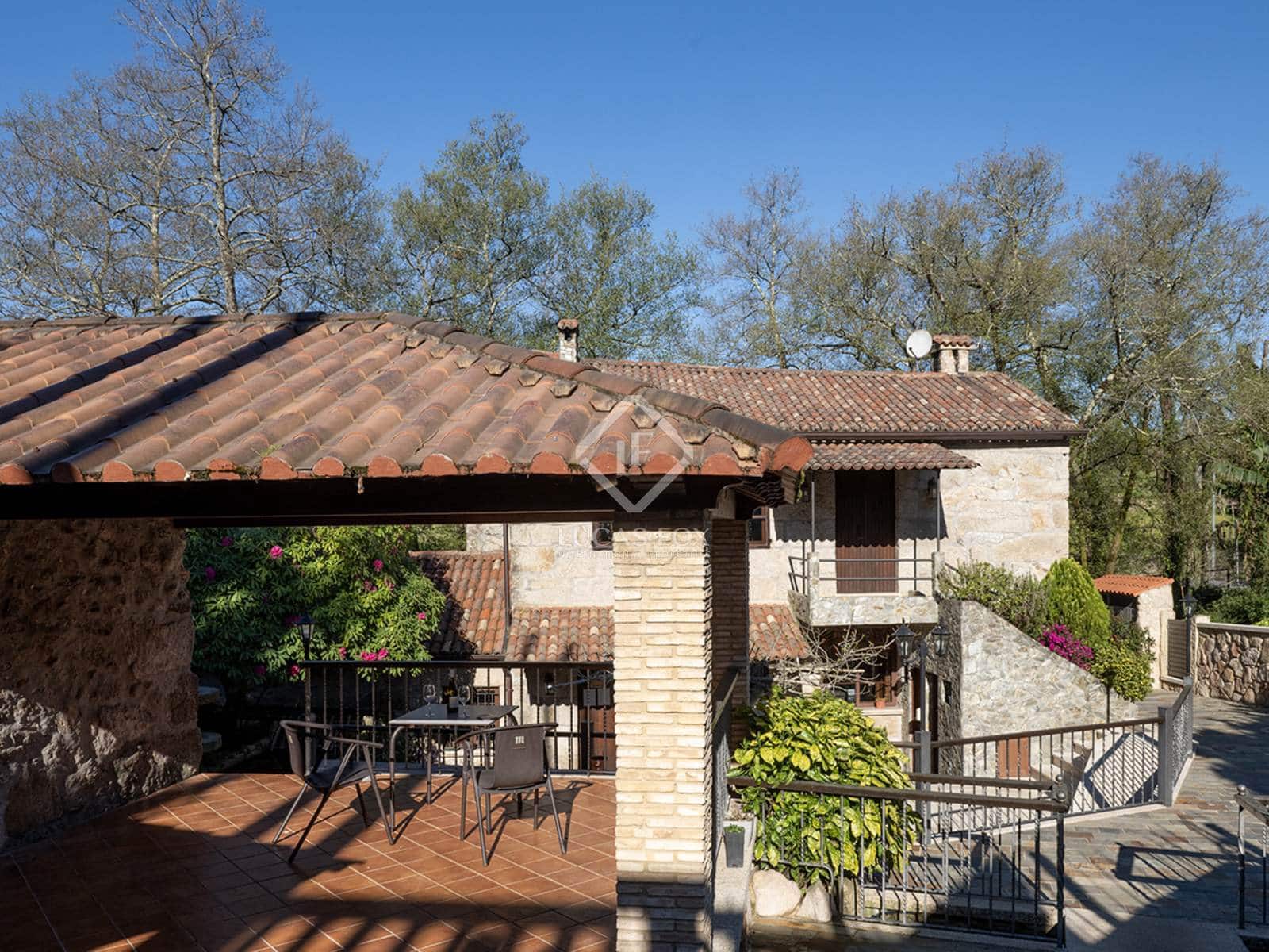 2 bedroom Finca/Country House for sale in Redondela with garage - € 780,000 (Ref: 8910586)