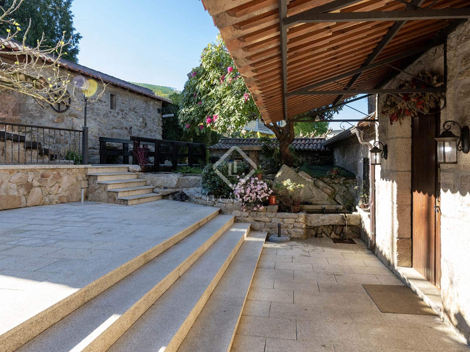 2 bedroom Finca/Country House for sale in Redondela with garage - € 780,000 (Ref: 8910586)