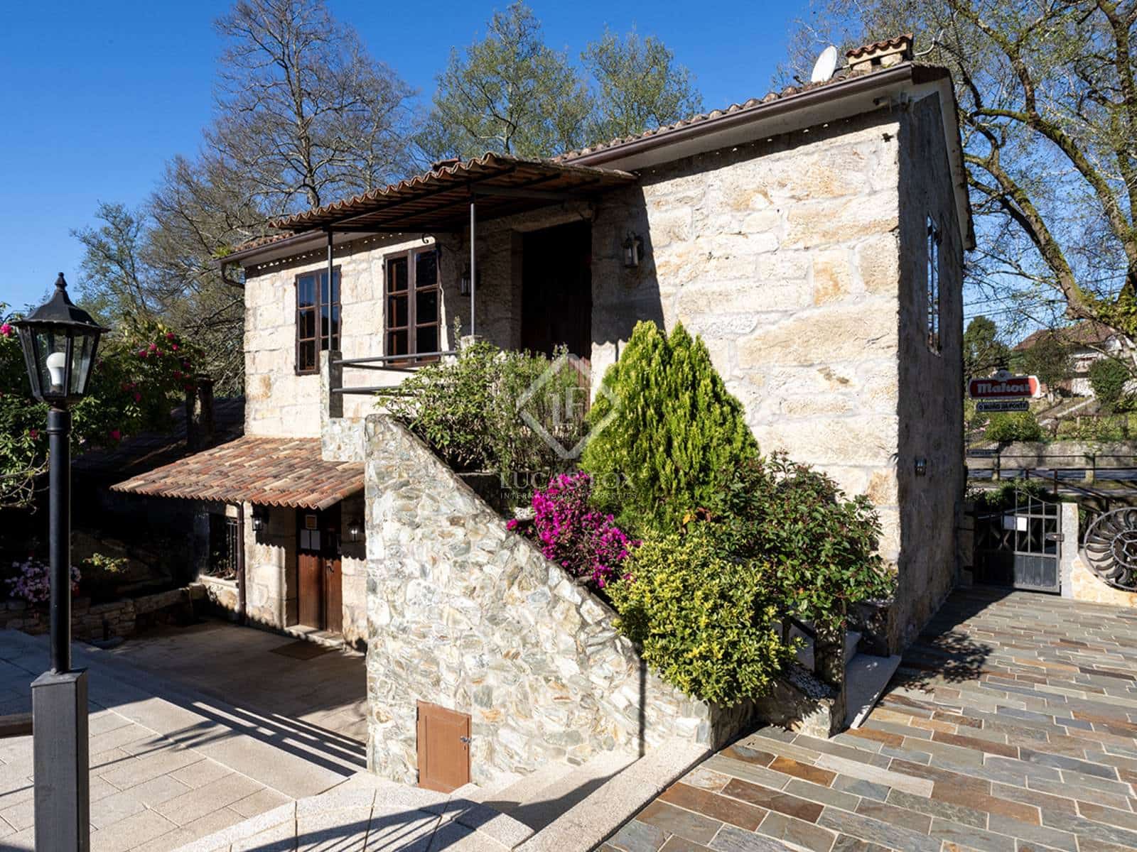 2 bedroom Finca/Country House for sale in Redondela with garage - € 780,000 (Ref: 8910586)