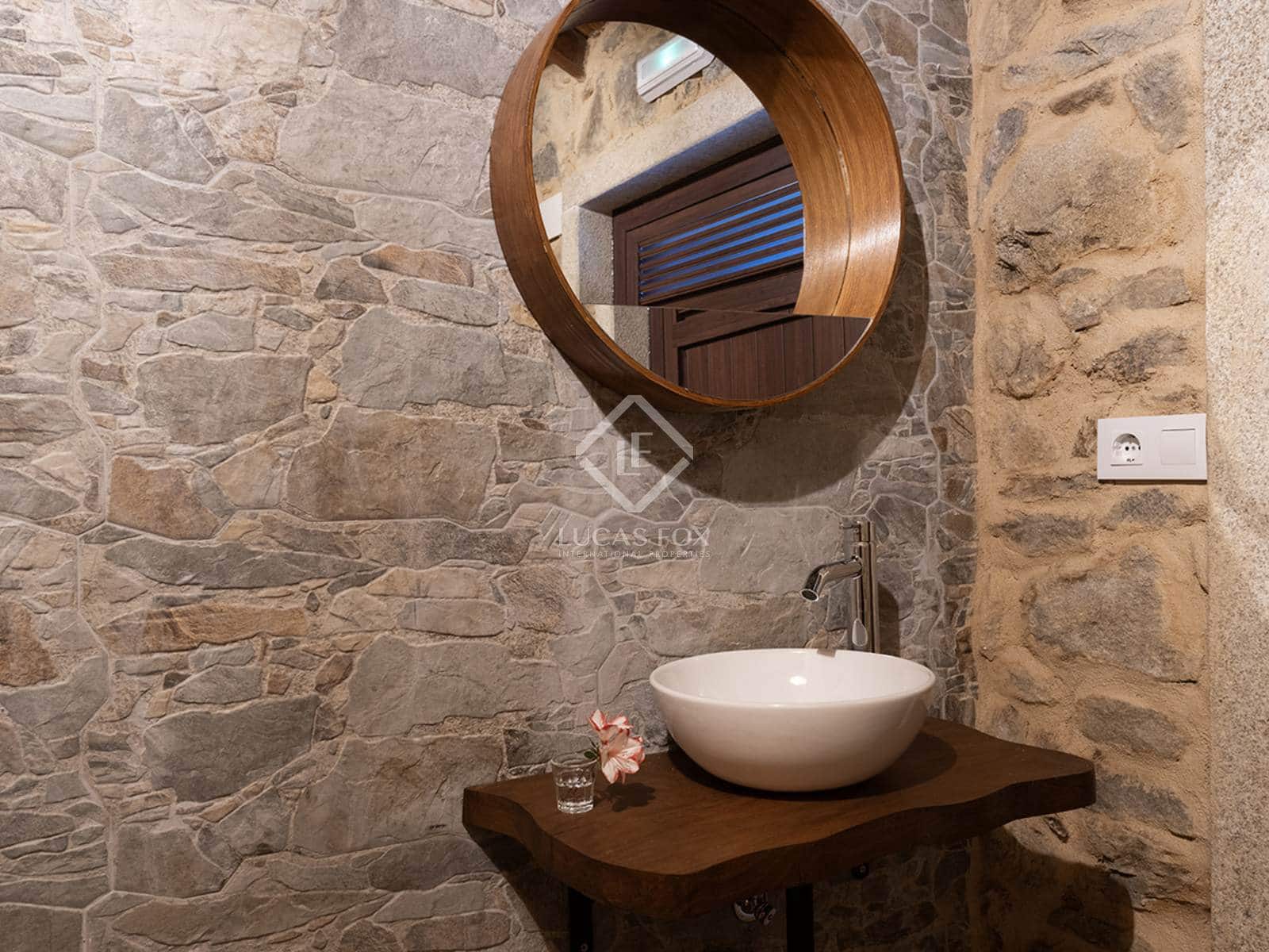 2 bedroom Finca/Country House for sale in Redondela with garage - € 780,000 (Ref: 8910586)