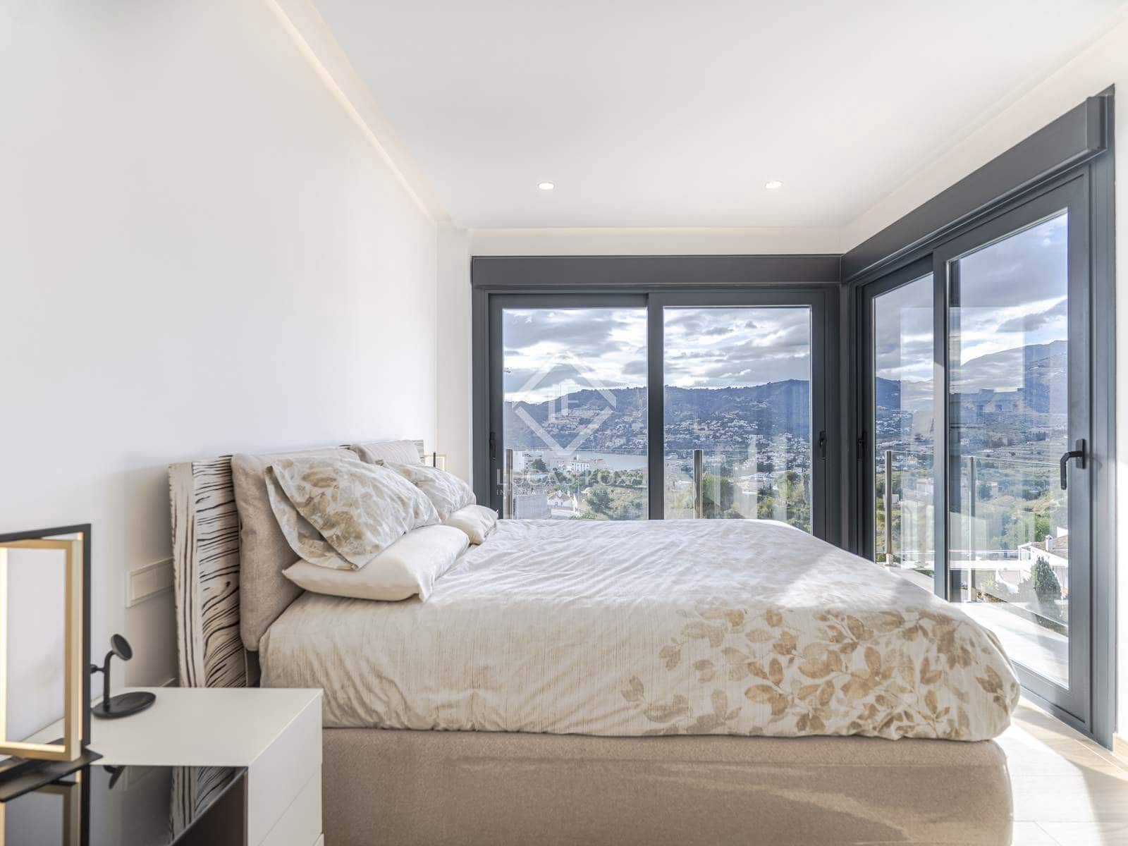 3 soverom Villa til salgs i La Herradura med svømmebasseng garasje - € 1 099 000 (Ref: 8910587)