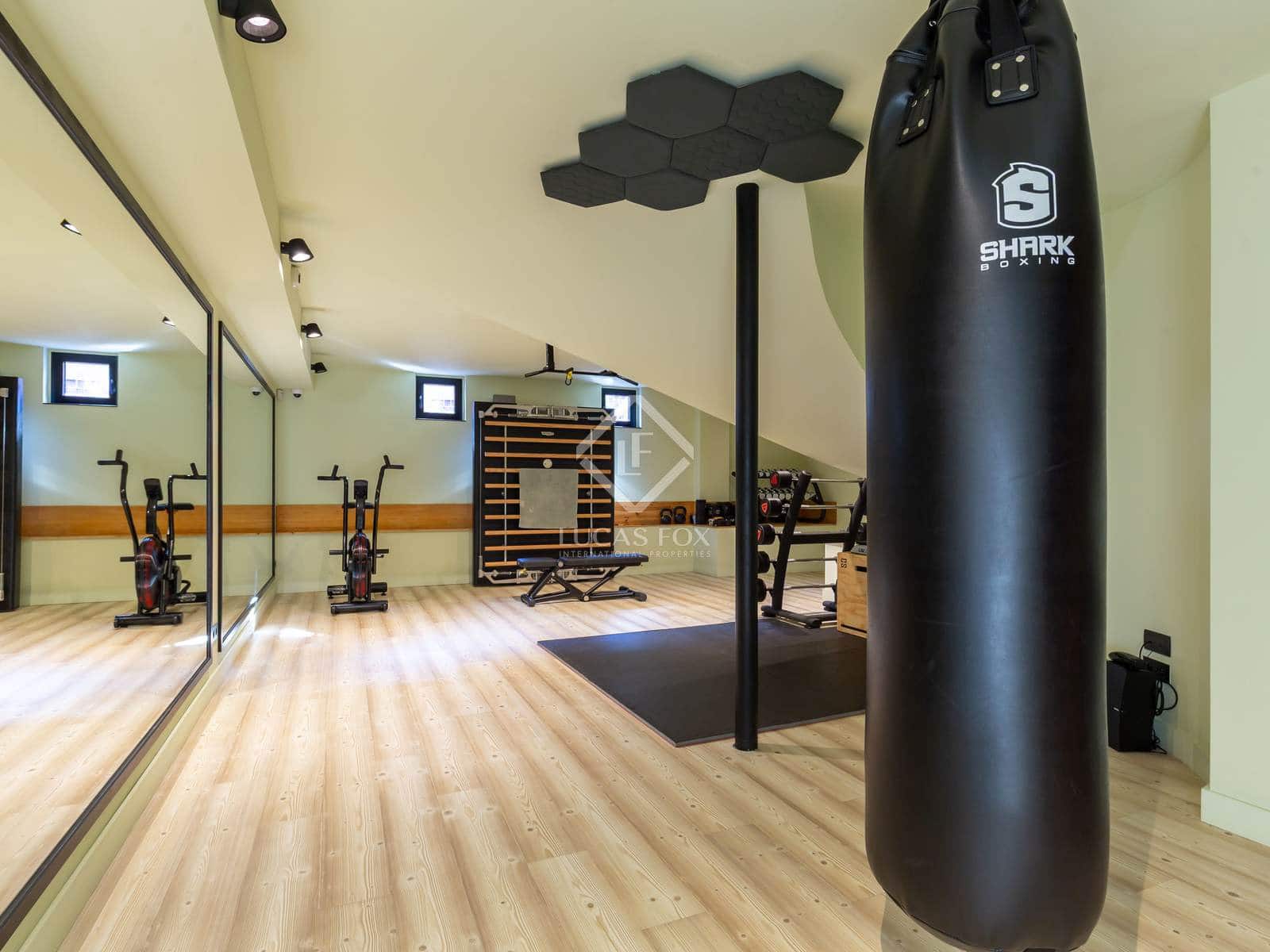 4 soveværelse Villa til salg i Esplugues de Llobregat med swimmingpool garage - € 3.975.000 (Ref: 8910589)