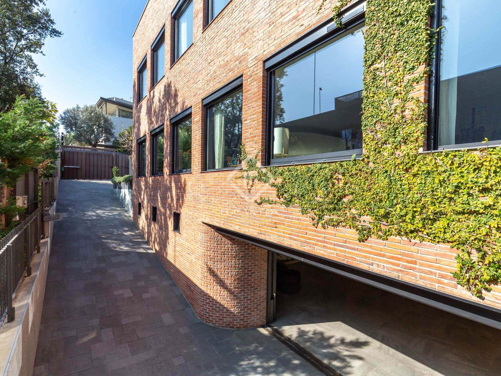 4 soveværelse Villa til salg i Esplugues de Llobregat med swimmingpool garage - € 3.975.000 (Ref: 8910589)