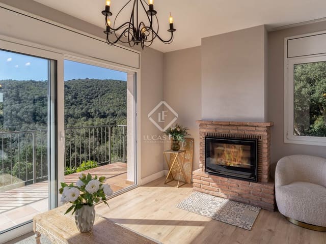 3 makuuhuone Huvila myytävänä paikassa Santa Cristina d'Aro mukana 
autotalli - 475 000 € (Ref: 8912182)