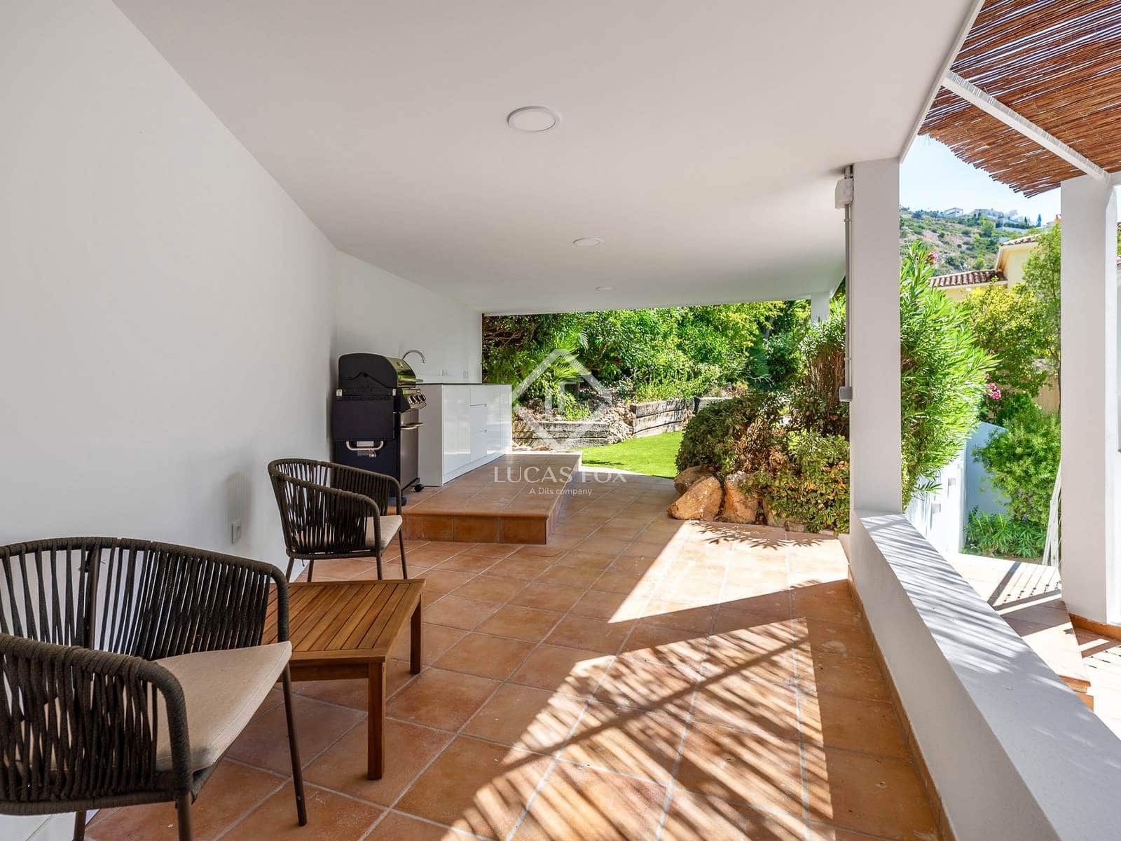 3 bedroom Villa for sale in Altea with pool garage - € 1,500,000 (Ref: 8912439)