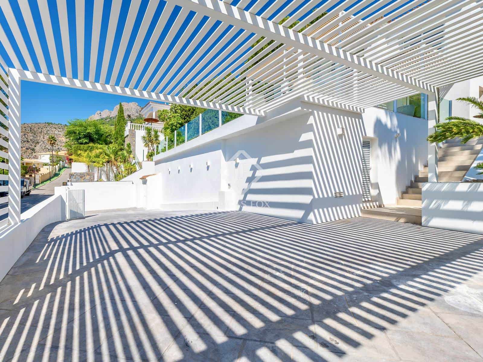 3 bedroom Villa for sale in Altea with pool garage - € 1,500,000 (Ref: 8912439)