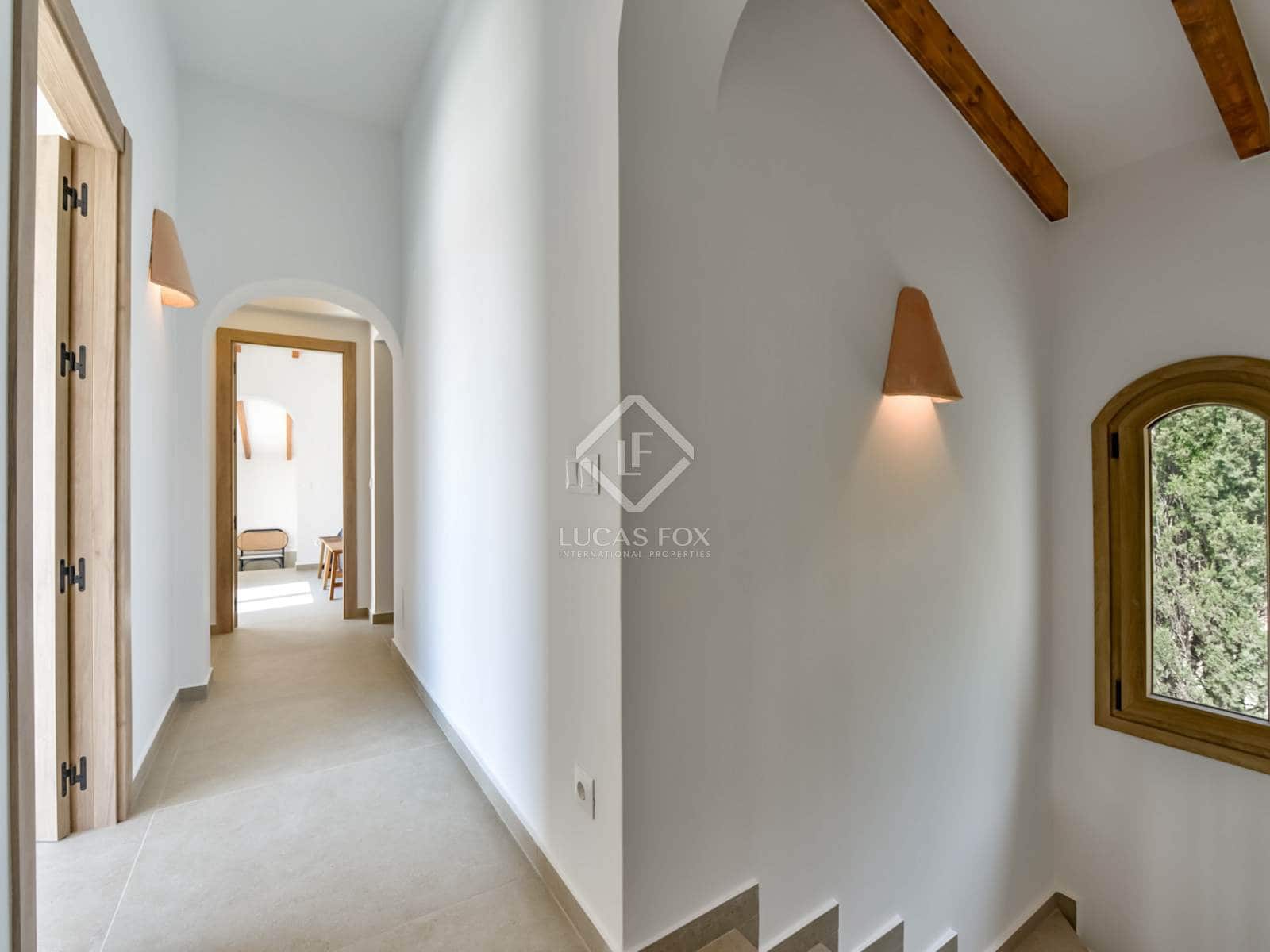 5 bedroom Villa for sale in Altea with pool garage - € 1,495,000 (Ref: 8914574)